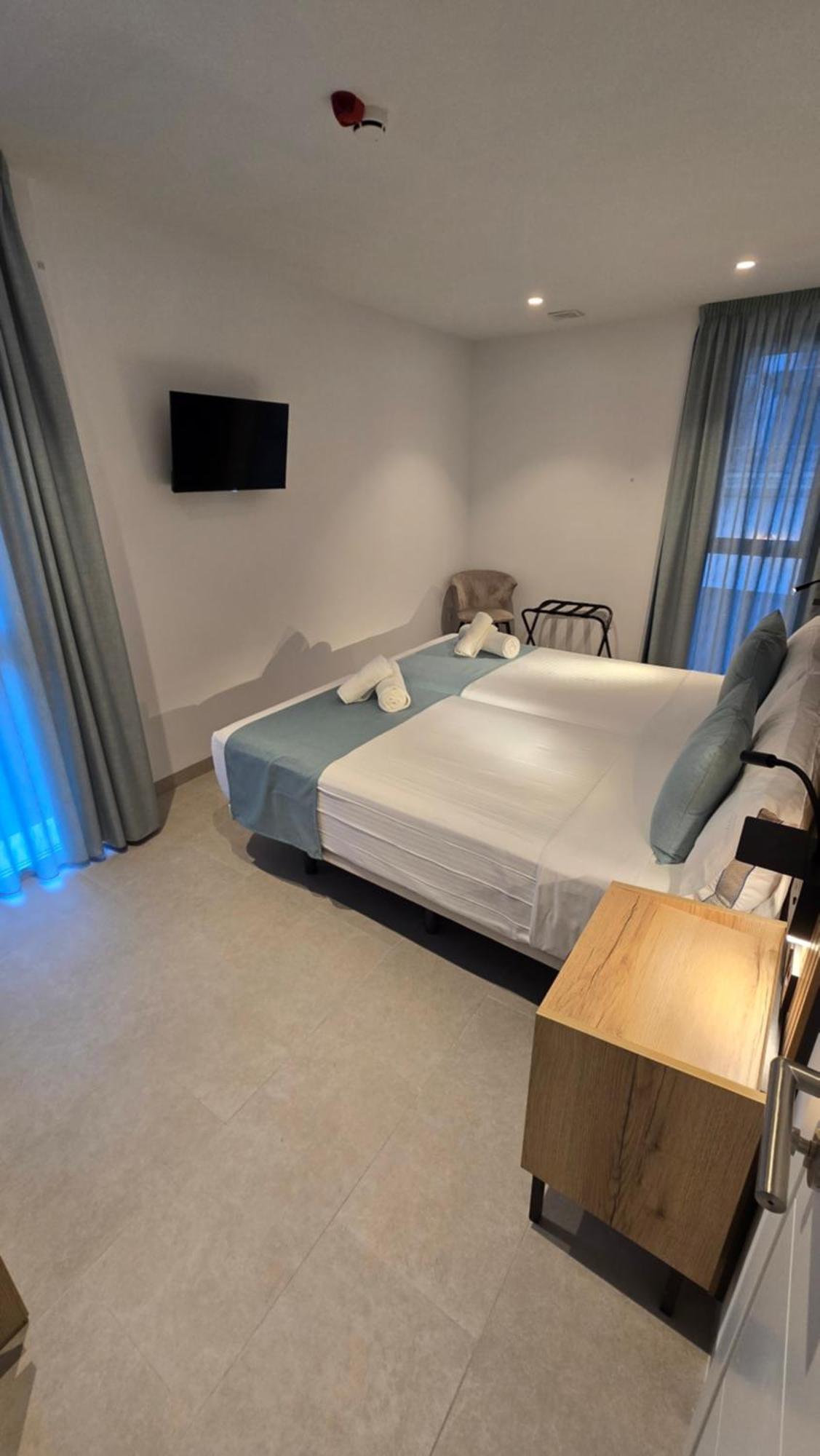 Hostal Rambla 24 By Holihome Alicante Eksteriør billede