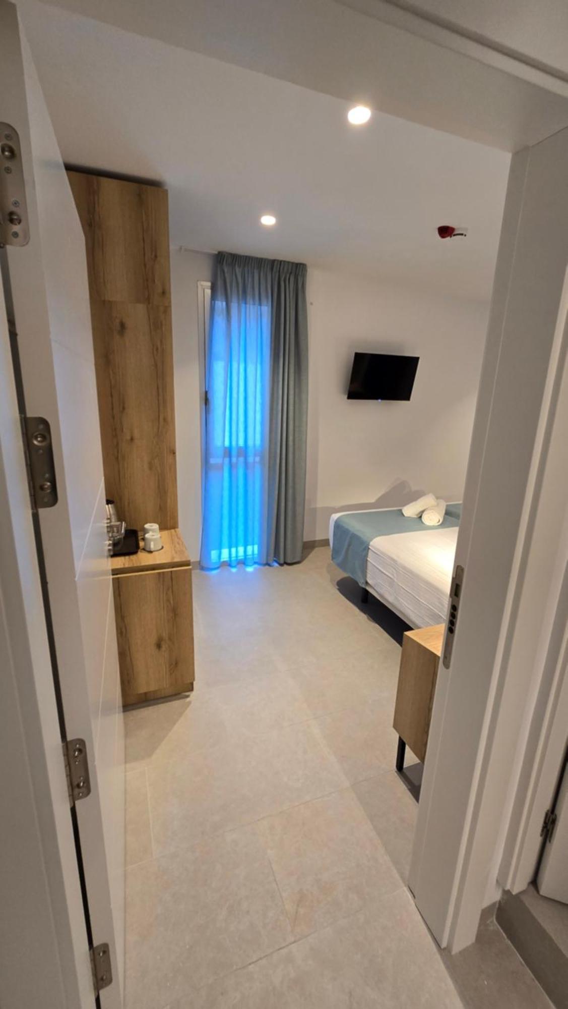 Hostal Rambla 24 By Holihome Alicante Eksteriør billede