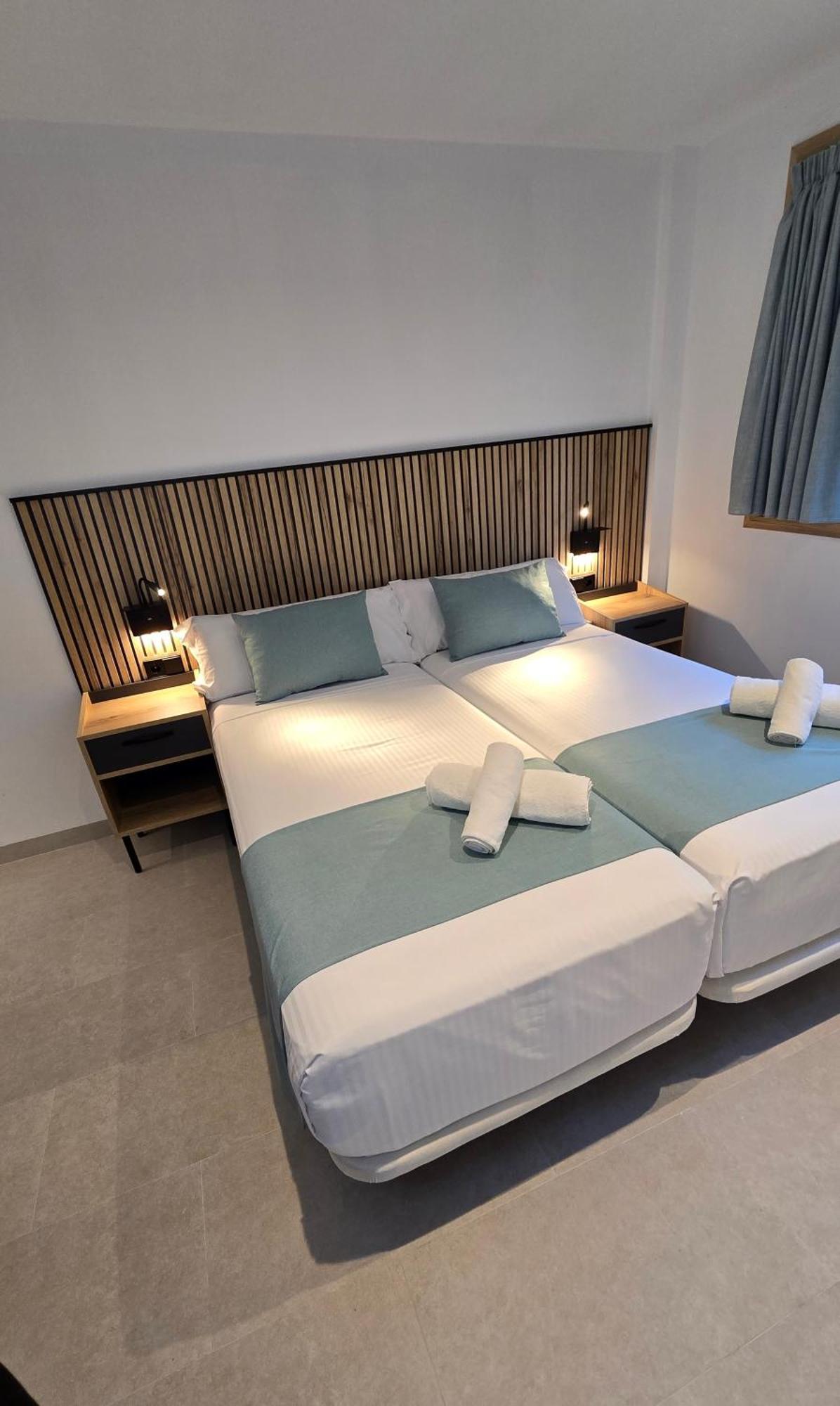 Hostal Rambla 24 By Holihome Alicante Eksteriør billede