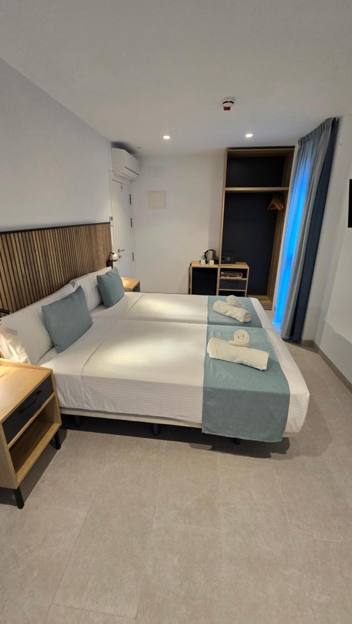 Hostal Rambla 24 By Holihome Alicante Eksteriør billede