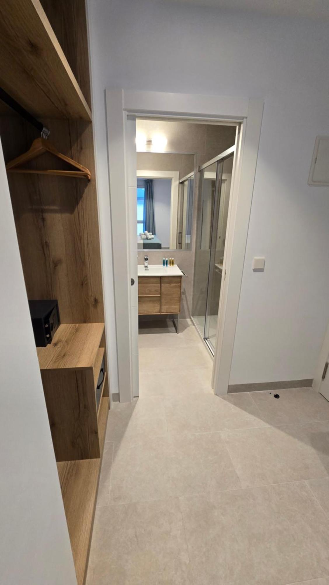 Hostal Rambla 24 By Holihome Alicante Eksteriør billede