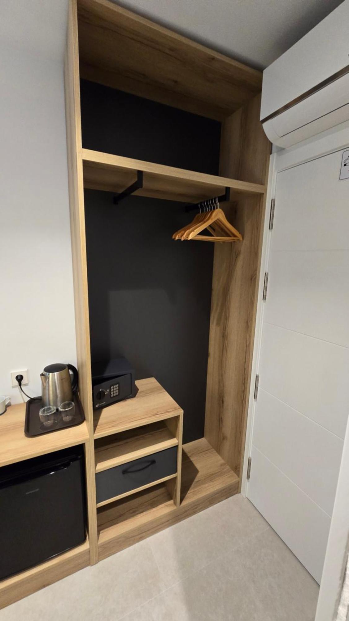 Hostal Rambla 24 By Holihome Alicante Eksteriør billede